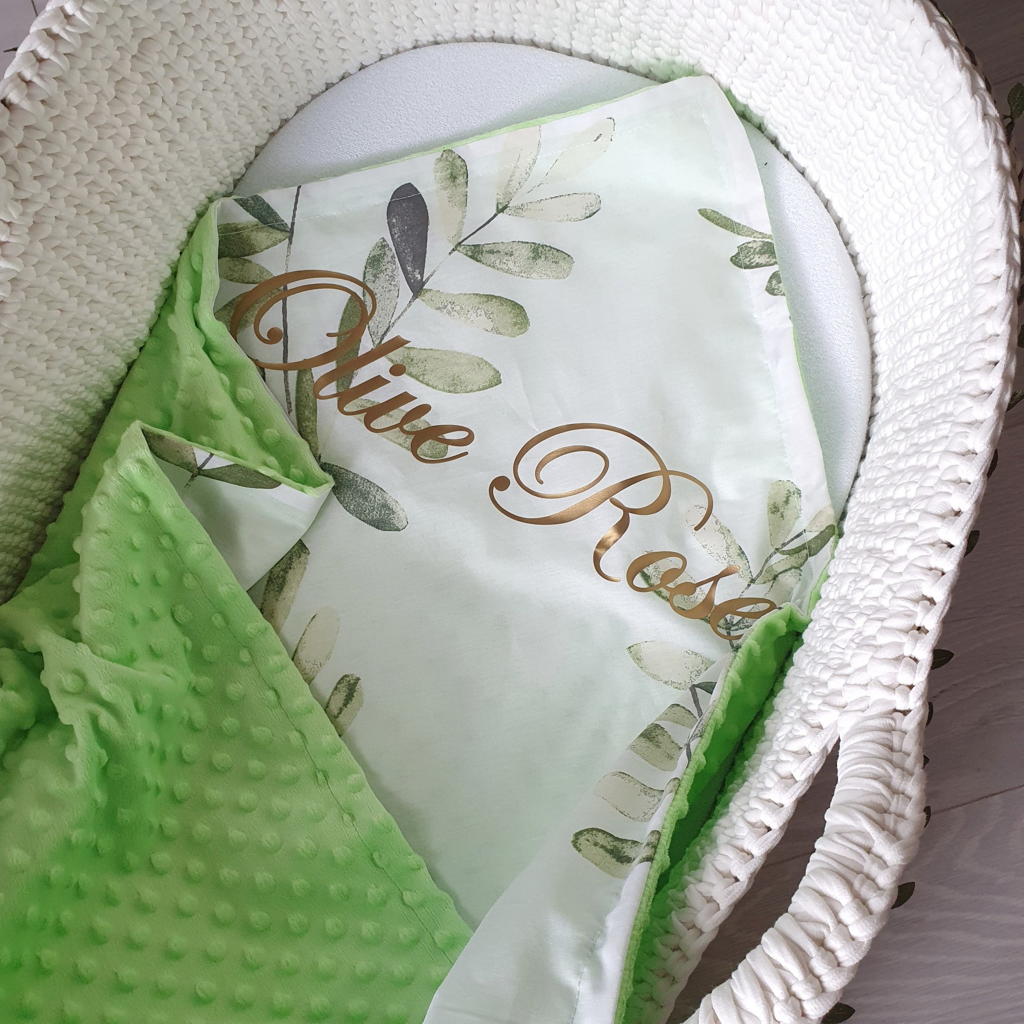 

Именной плюшевый плед MammyDo Olive салатовый 100х100 см