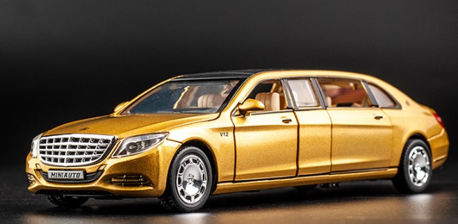 

Модель автомобиля Maybach S650 в масштабе 1:32 золотого цвета