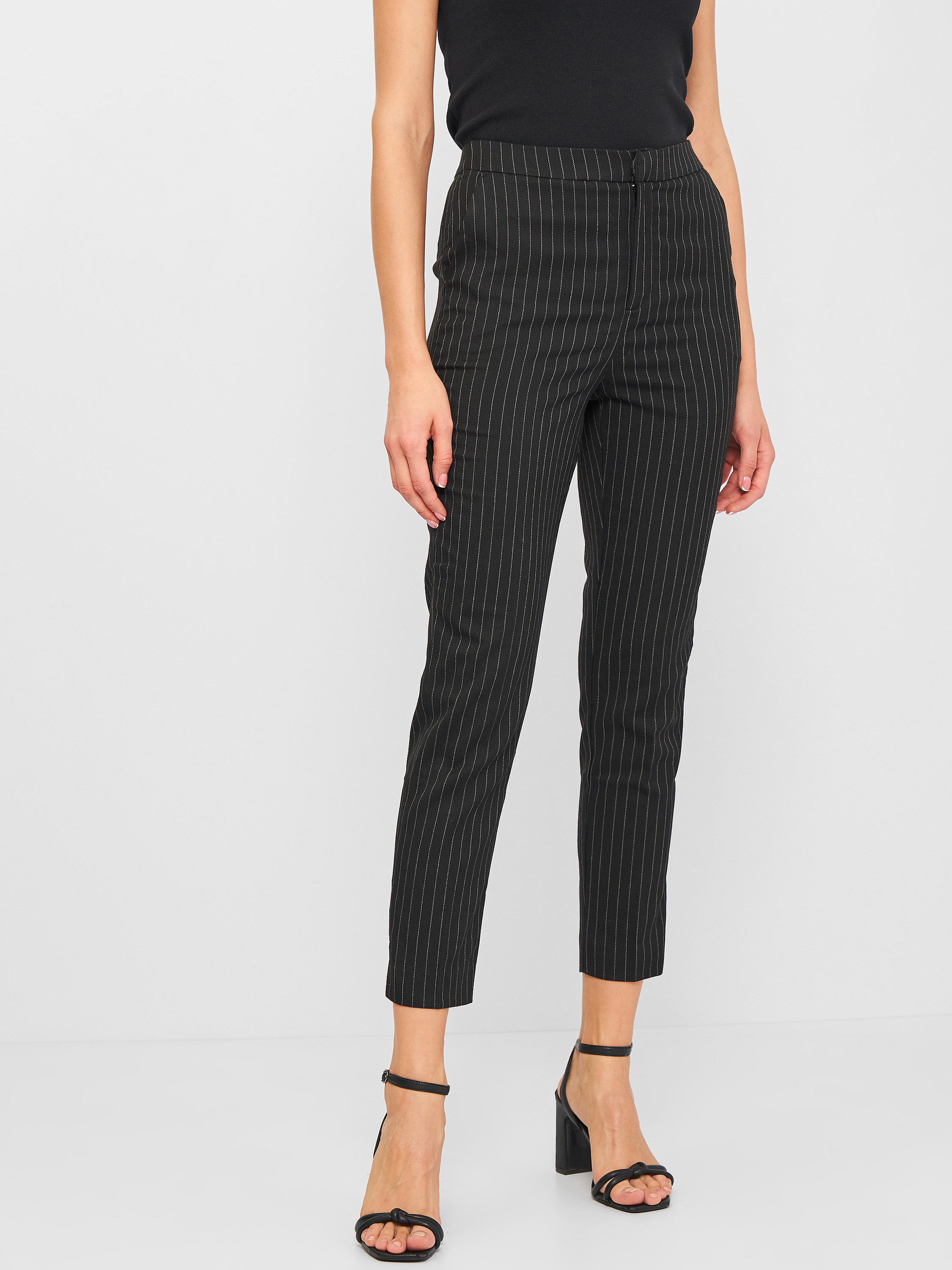 

Брюки Stradivarius 4508/647/001 S Черные