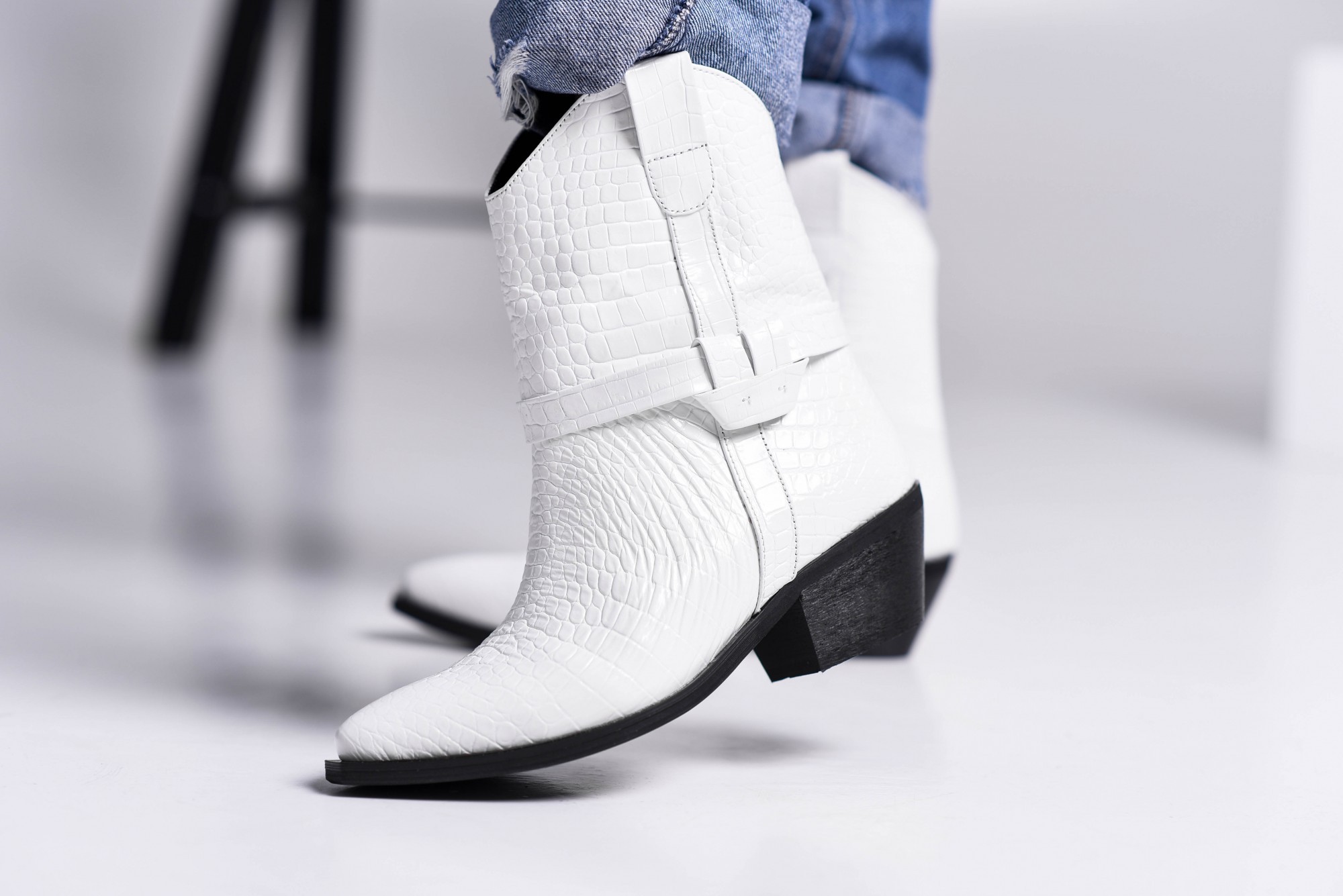 

Ботинки Maya Shoes 2440 Белые 40р