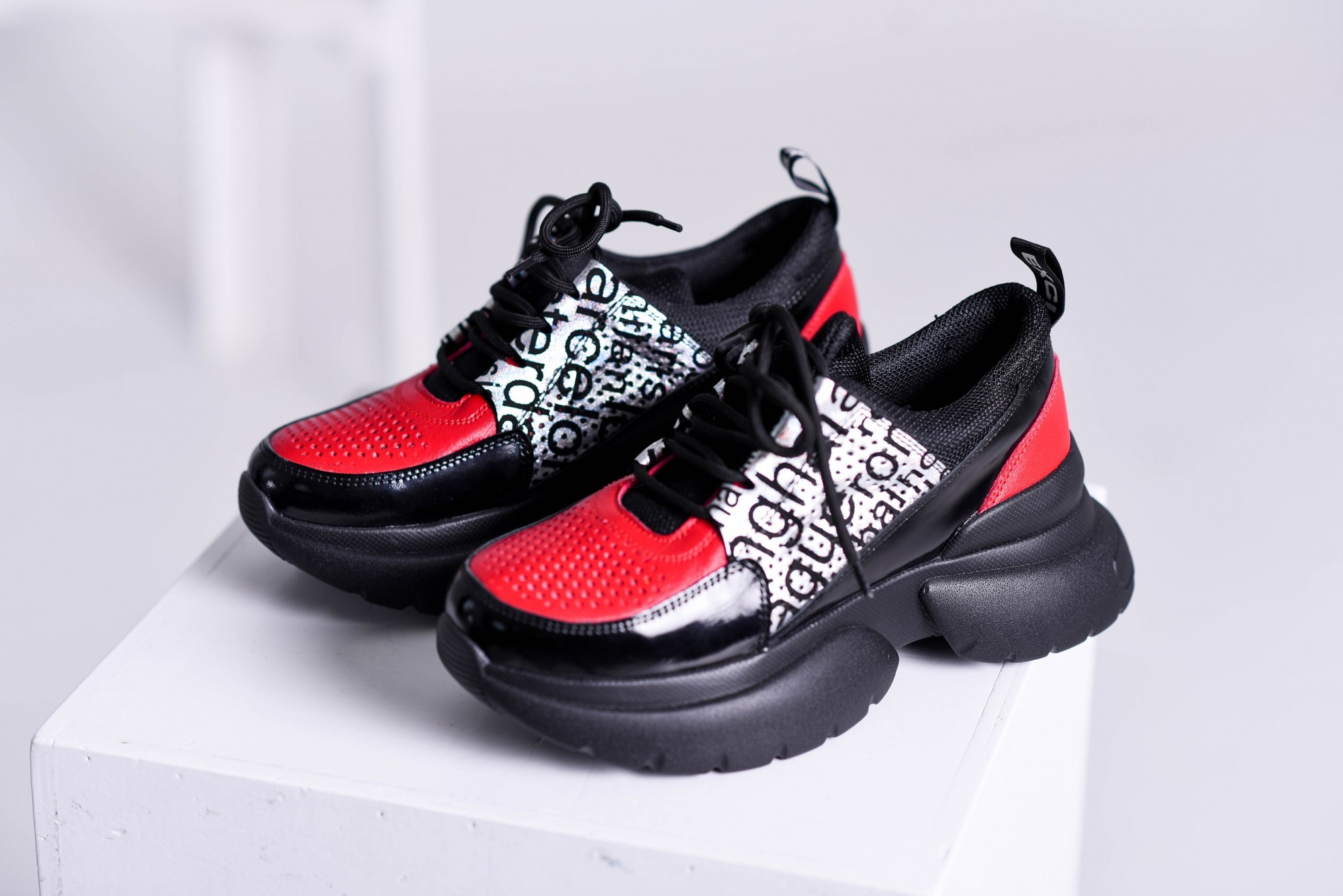 

Кроссовки Maya Shoes 2459 Красные с черным 38р