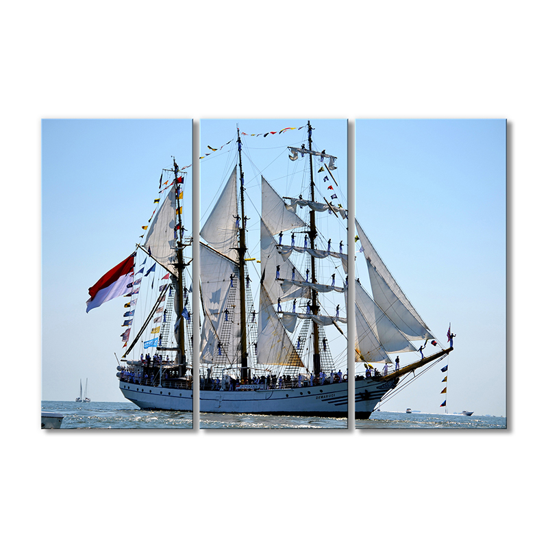 

Модульная картина Artel «Корабль с парусами в море» 3 модуля 50x75 см