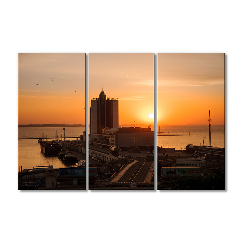 

Модульная картина Artel «Морвокзал в городе-герое Одесса» 3 модуля 50x75 см