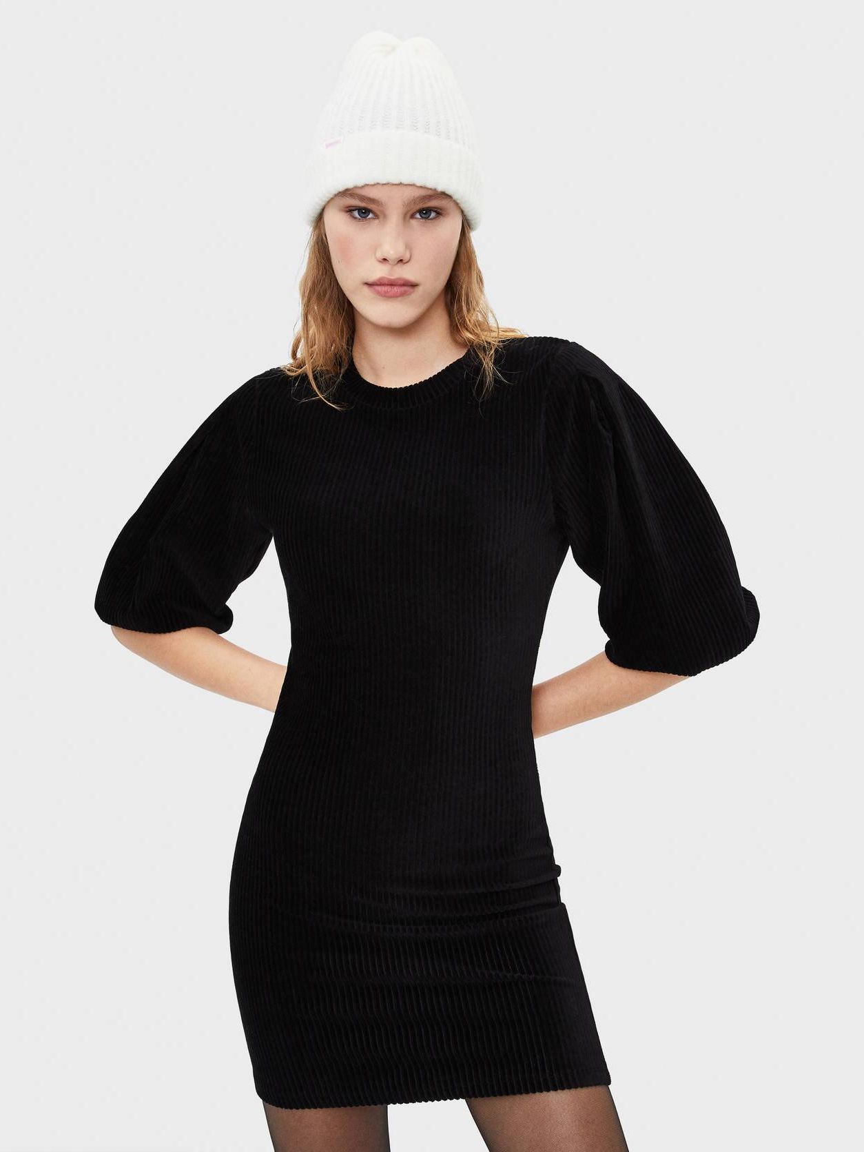 

Платье Bershka XAZ219887PRHK S Черное