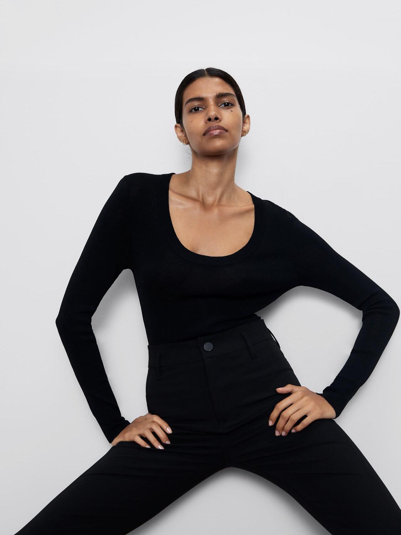 

Джемпер Zara XAZ239537VLNY S Черный