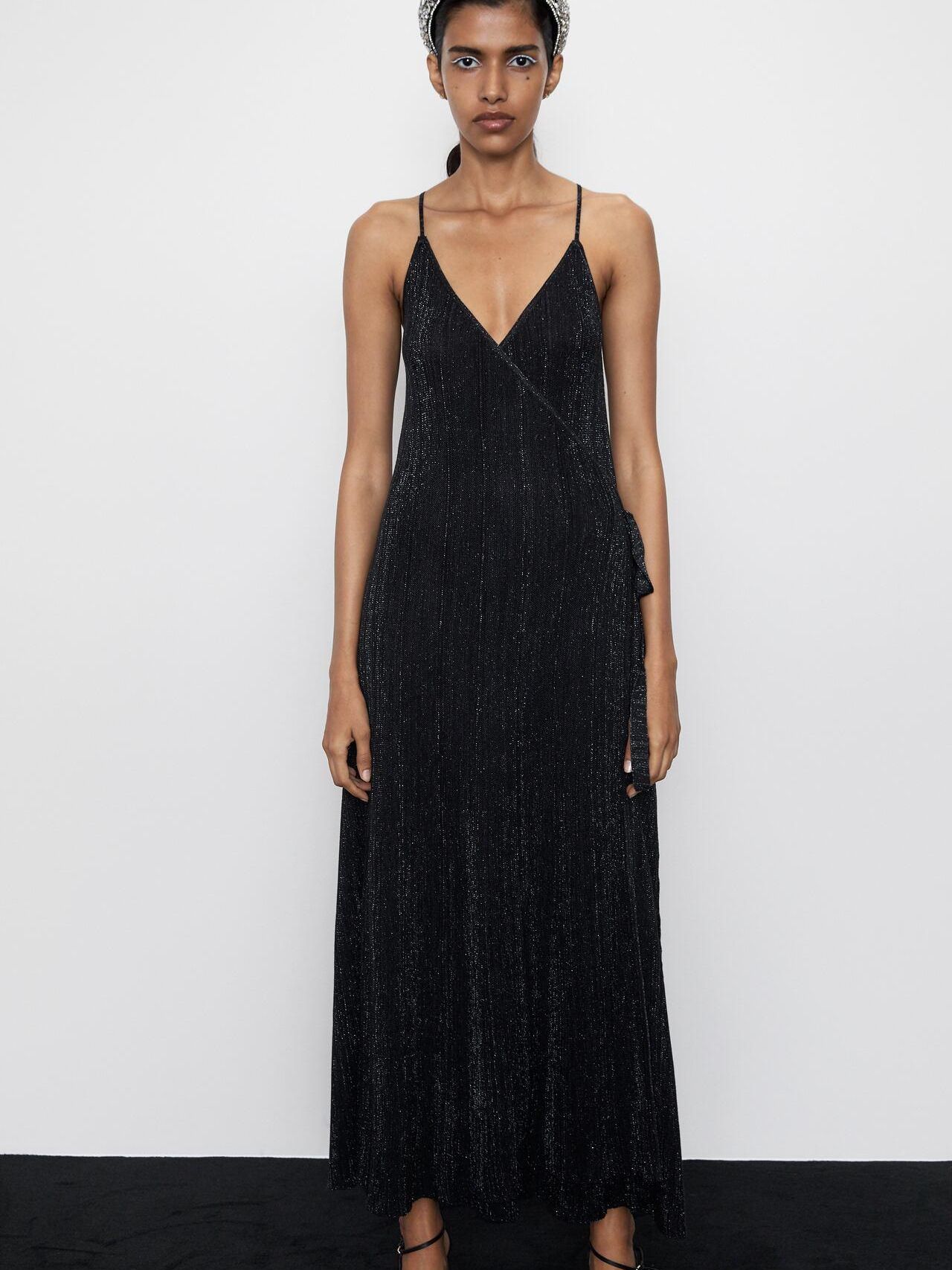 

Платье Zara XAZ239884QSOA M Черное с серебристым