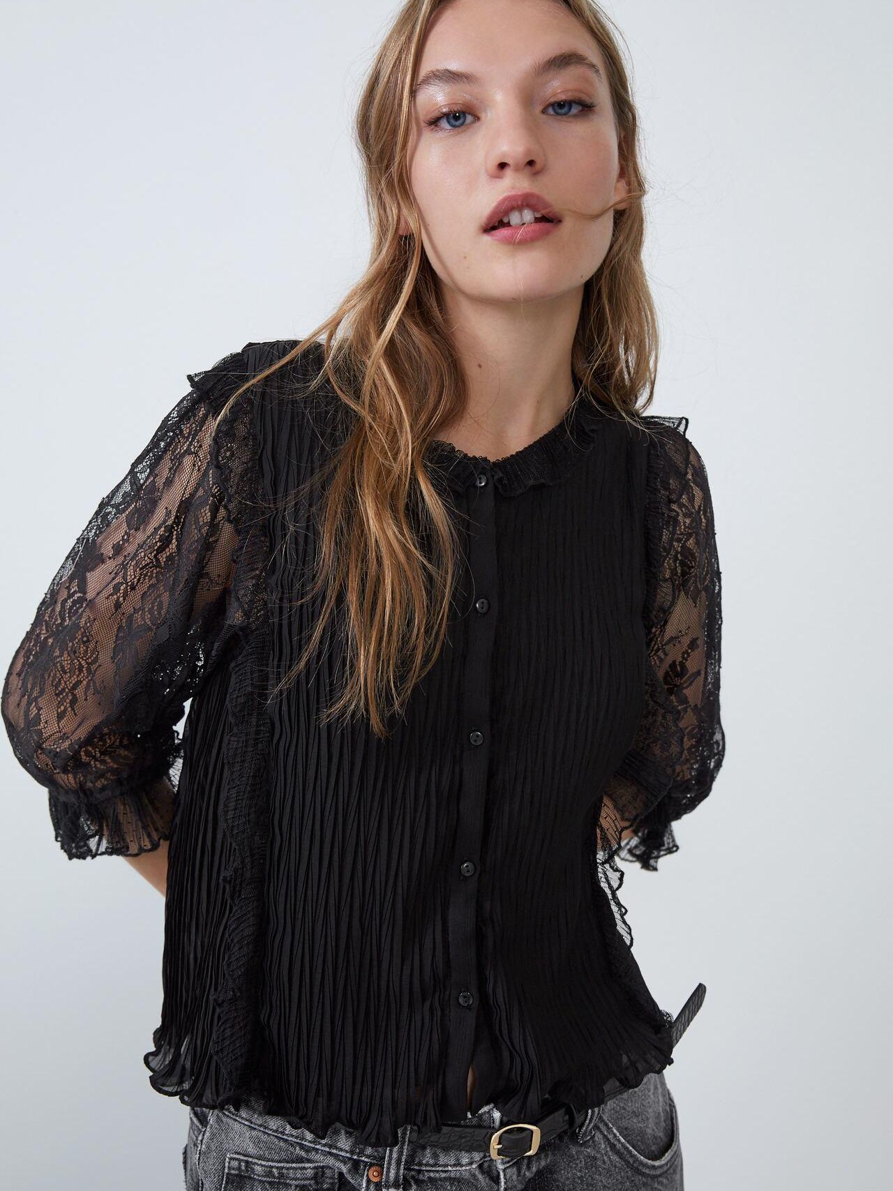 

Блузка Zara XAZ244445ESLC S Черная