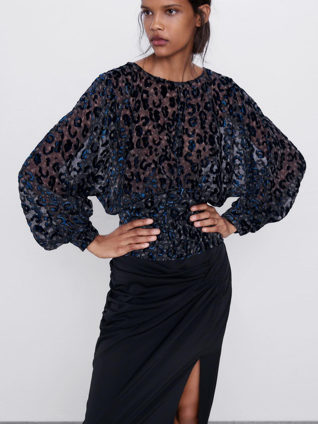 

Блузка Zara XAZ263880OXNO M Черная