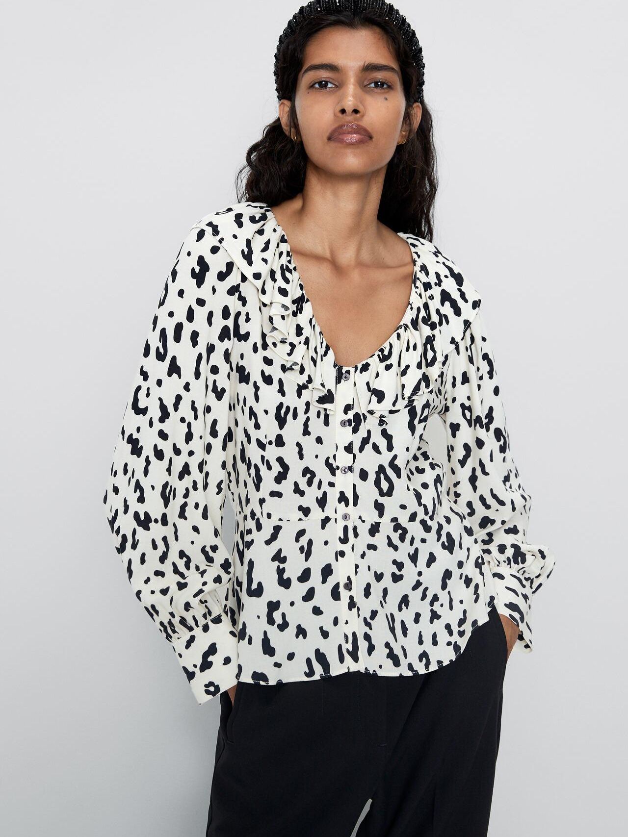 

Блузка Zara XAZ263947DHEP XS Бежевая с черным