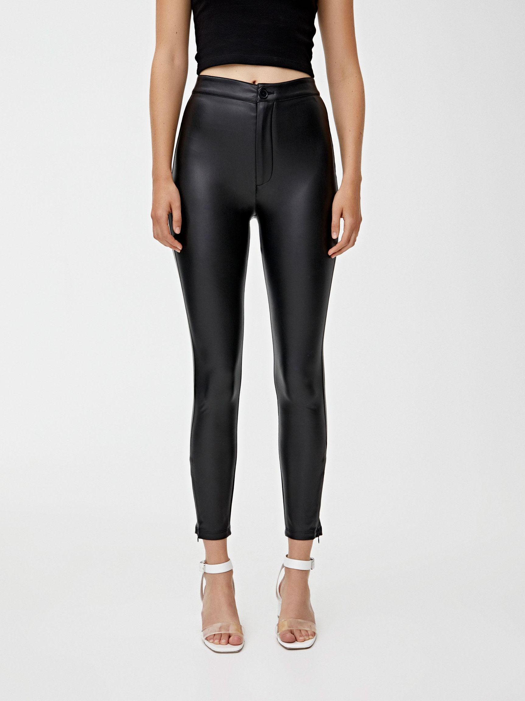 

Брюки из искусственные кожи Pull & Bear 9671/341/800 36 Черные