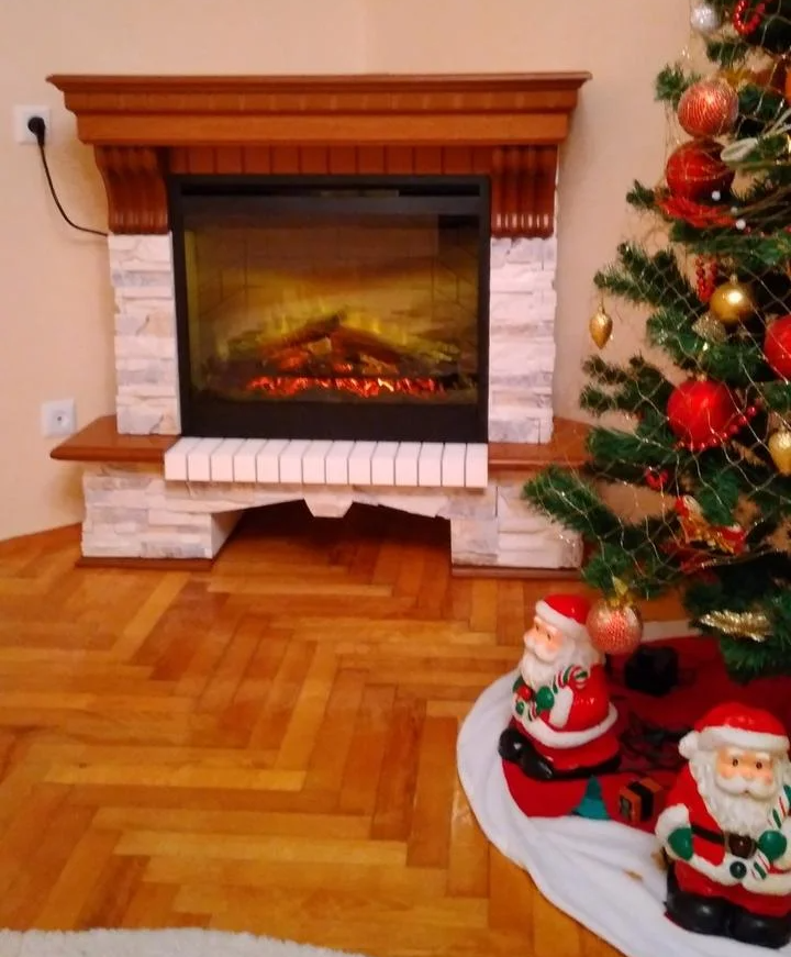 

Напольный каминокомплект Fireplace Брамс Белый + Орех эффект живого пламени со звуком и обогревом