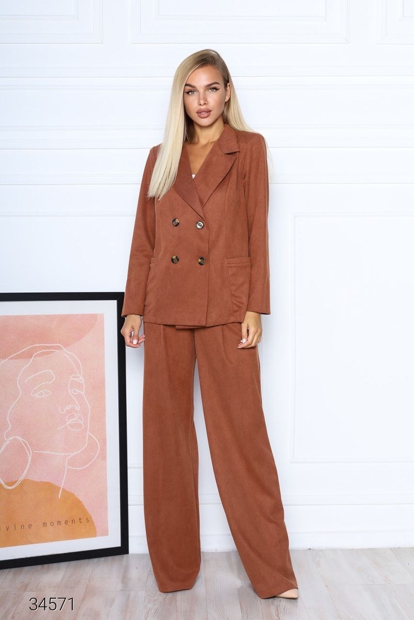 

Женский замшевый костюм из двубортного блейзера и брюк-палаццо Fоsаn, Ноа коричневый L, Женский замшевый костюм из двубортного блейзера и брюк-палаццо Fоsаn, Ноа коричневый L 46-48