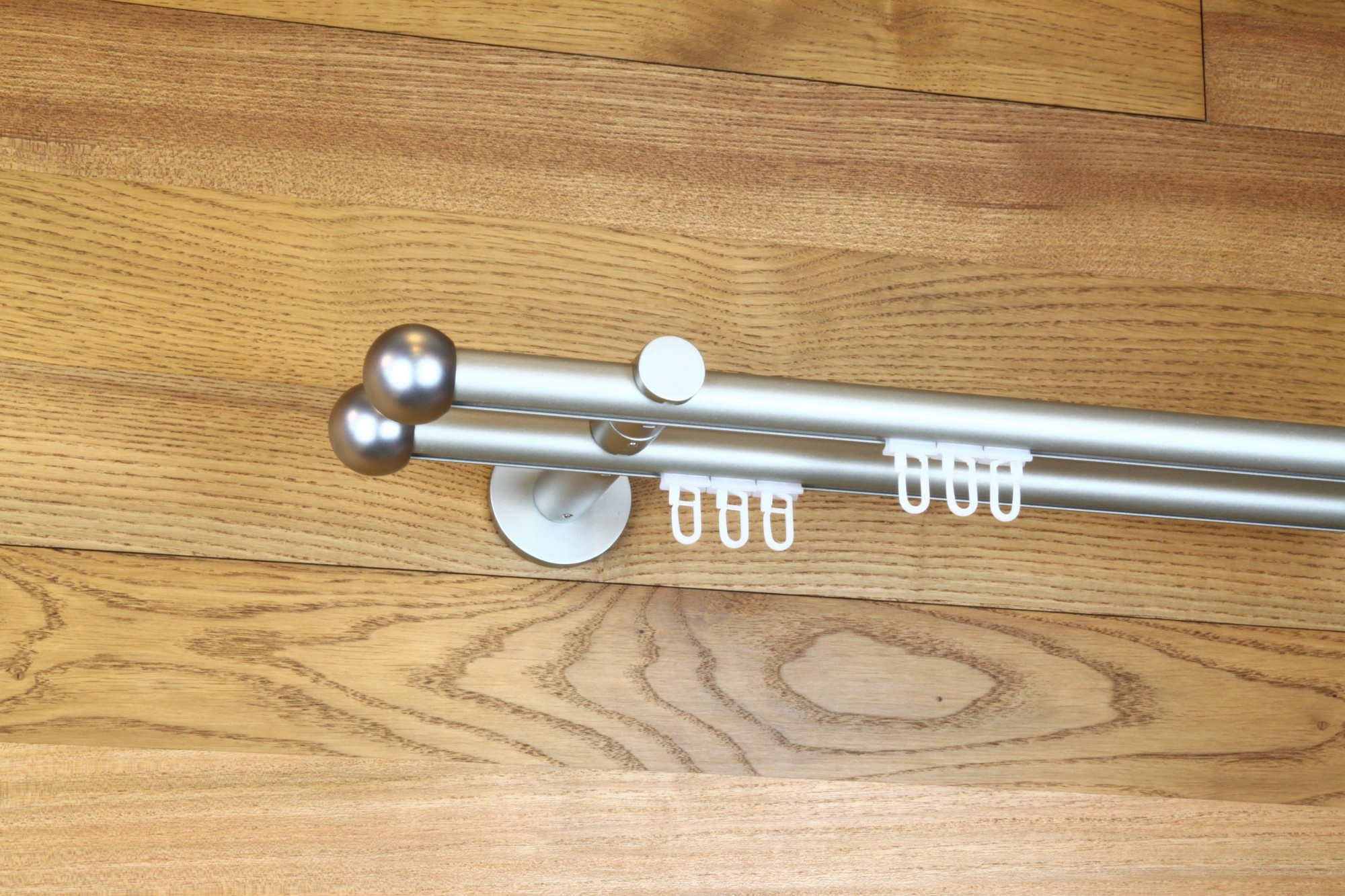 

Карниз настінний 2-рядний Marcin Decor імпресіонний 240 см Сатин. Насадка Шар