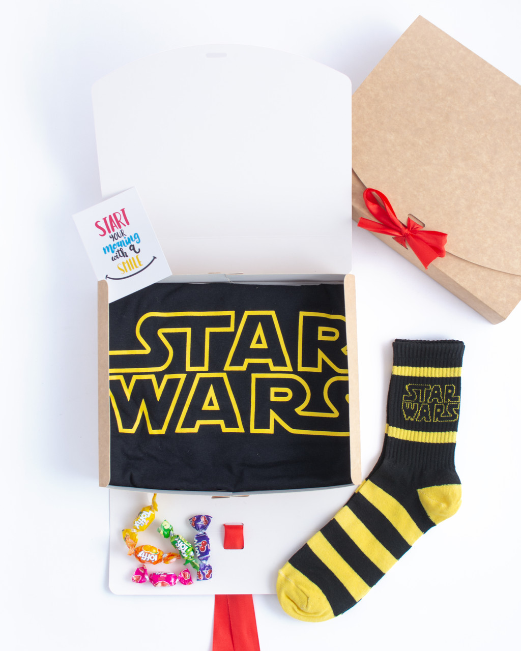 

Подарочный набор мужской. Футболка с принтом "Star Wars", носки с принтом "Star Wars" Maybel  Box 7008 (3323, Подарочный набор мужской. Футболка с принтом "Star Wars", носки с принтом "Star Wars" Maybel XL Box 7008 (3323)