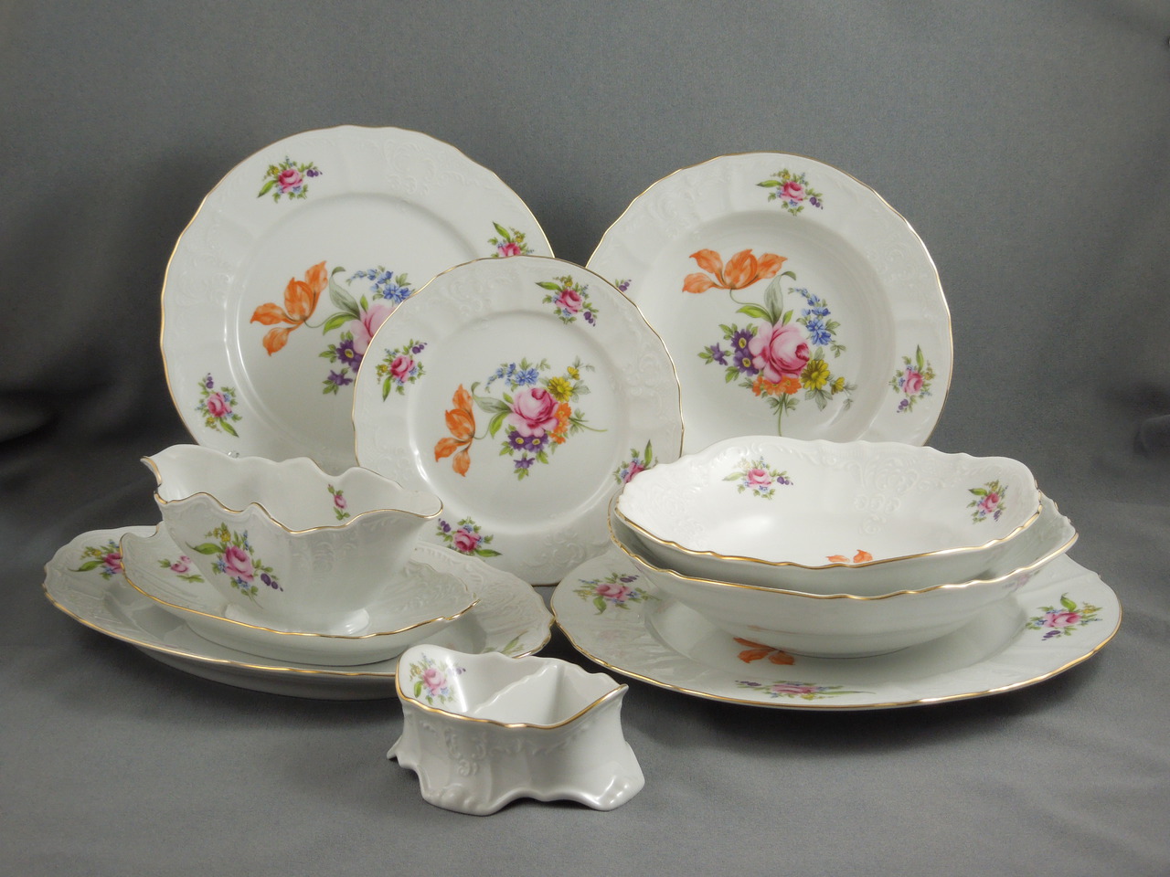 

Столовый сервиз без супницы Thun Bernadotte 5309011 6/24