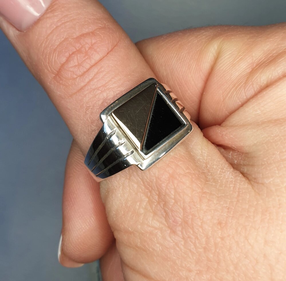 

Кольцо серебряное с обсидианом 21 4,95 г