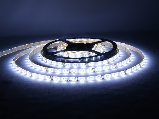 

Светодиодная лента-премиумная Slich холодно белая LED 5050-60 IP65 5м (11140)