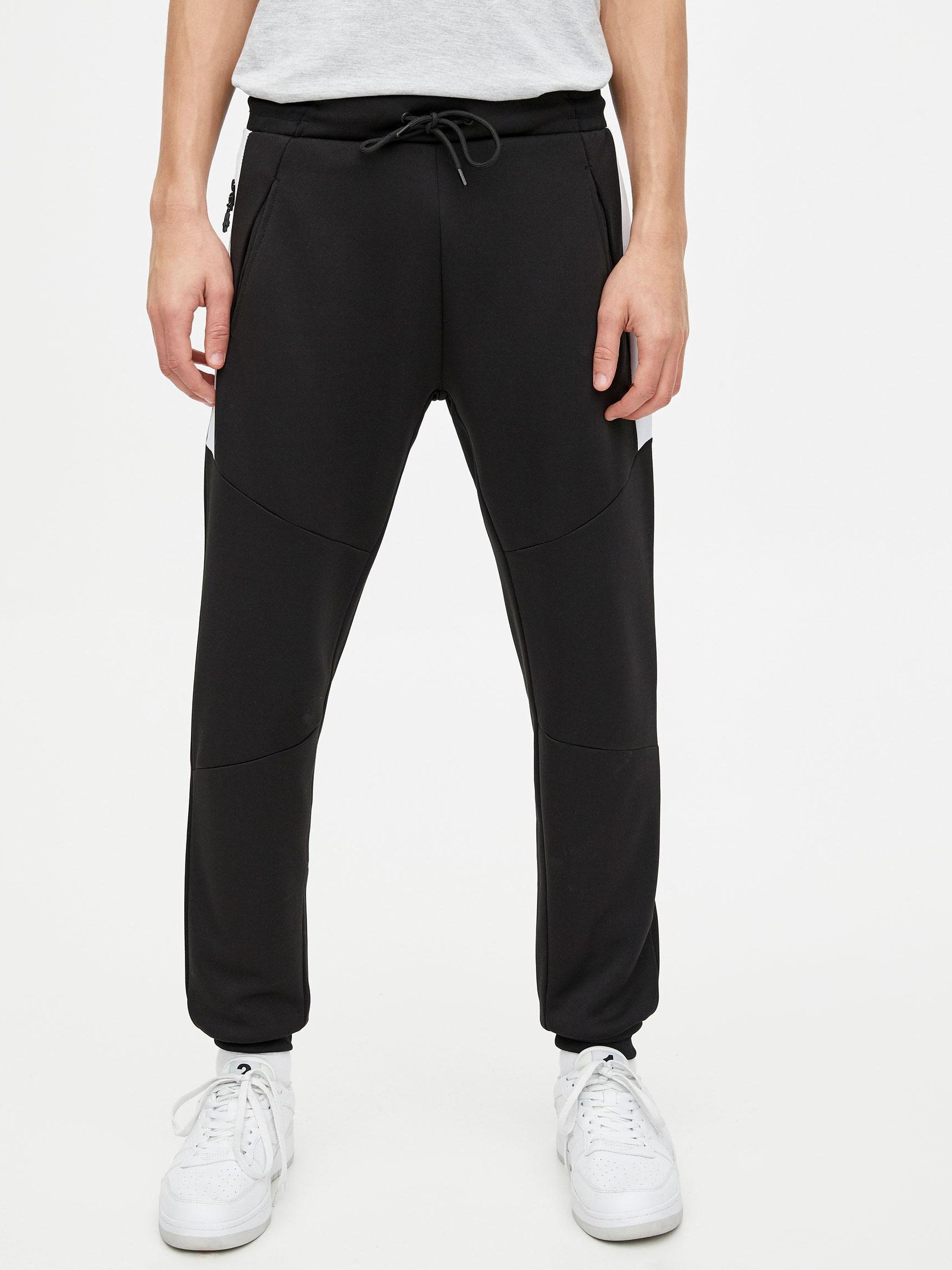 

Спортивные штаны Pull & Bear XAZ259971ZCMT M Черные с белым