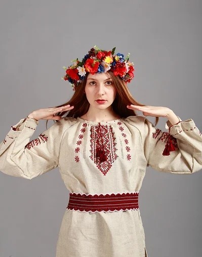 

Блузка ручної вишивки на сірому льоні  р, Блузка ручної вишивки на сірому льоні 44 р