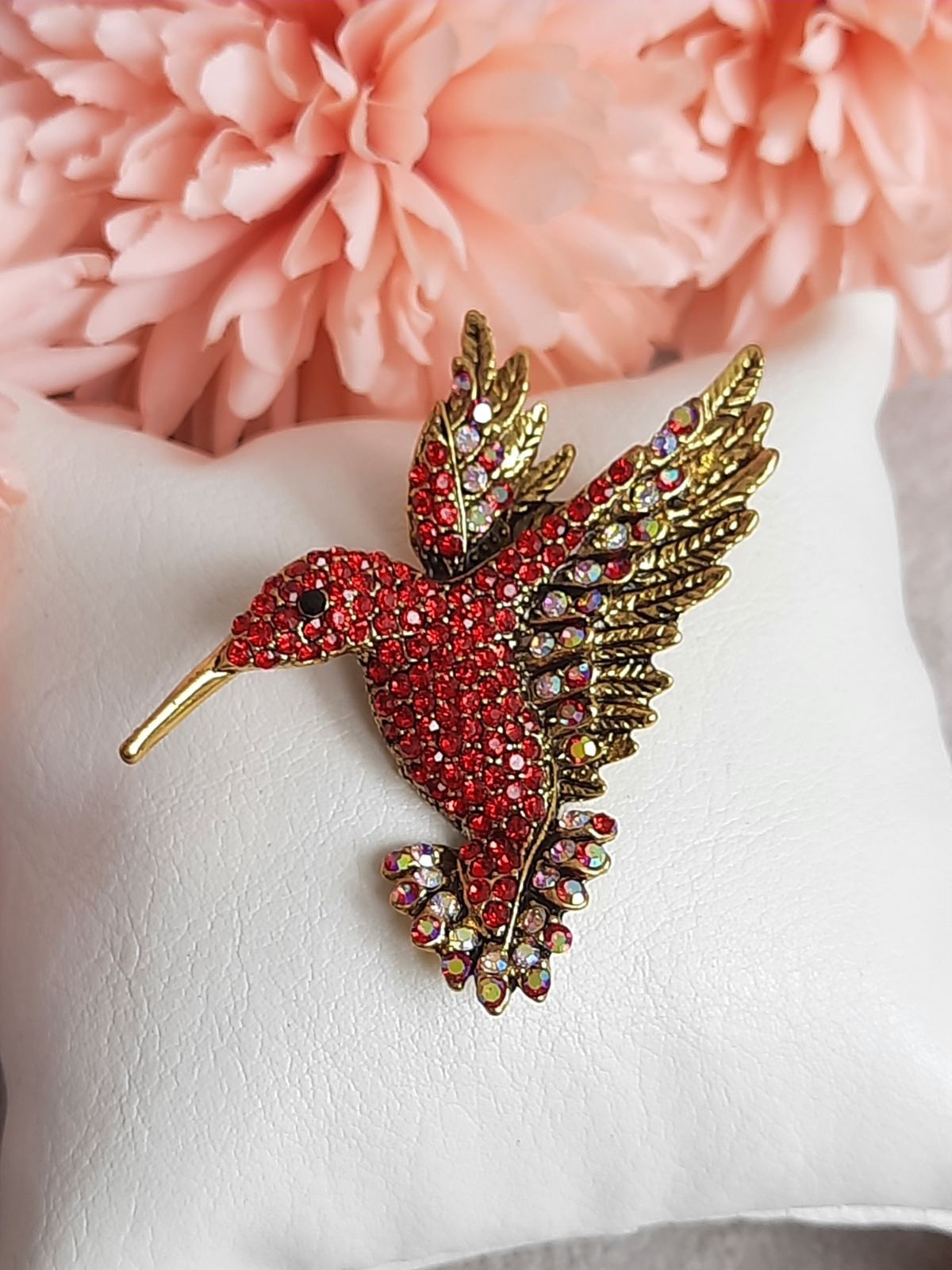 

Брошь FASHION JEWELRY Красная Колибри 5.5*5см инкрустация кристаллами