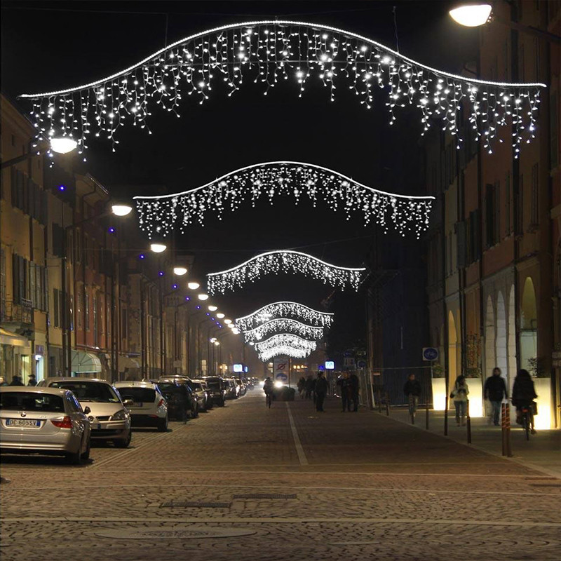 

Уличная гирлянда бахрома 144 LED 5 м белый провод холодный белый