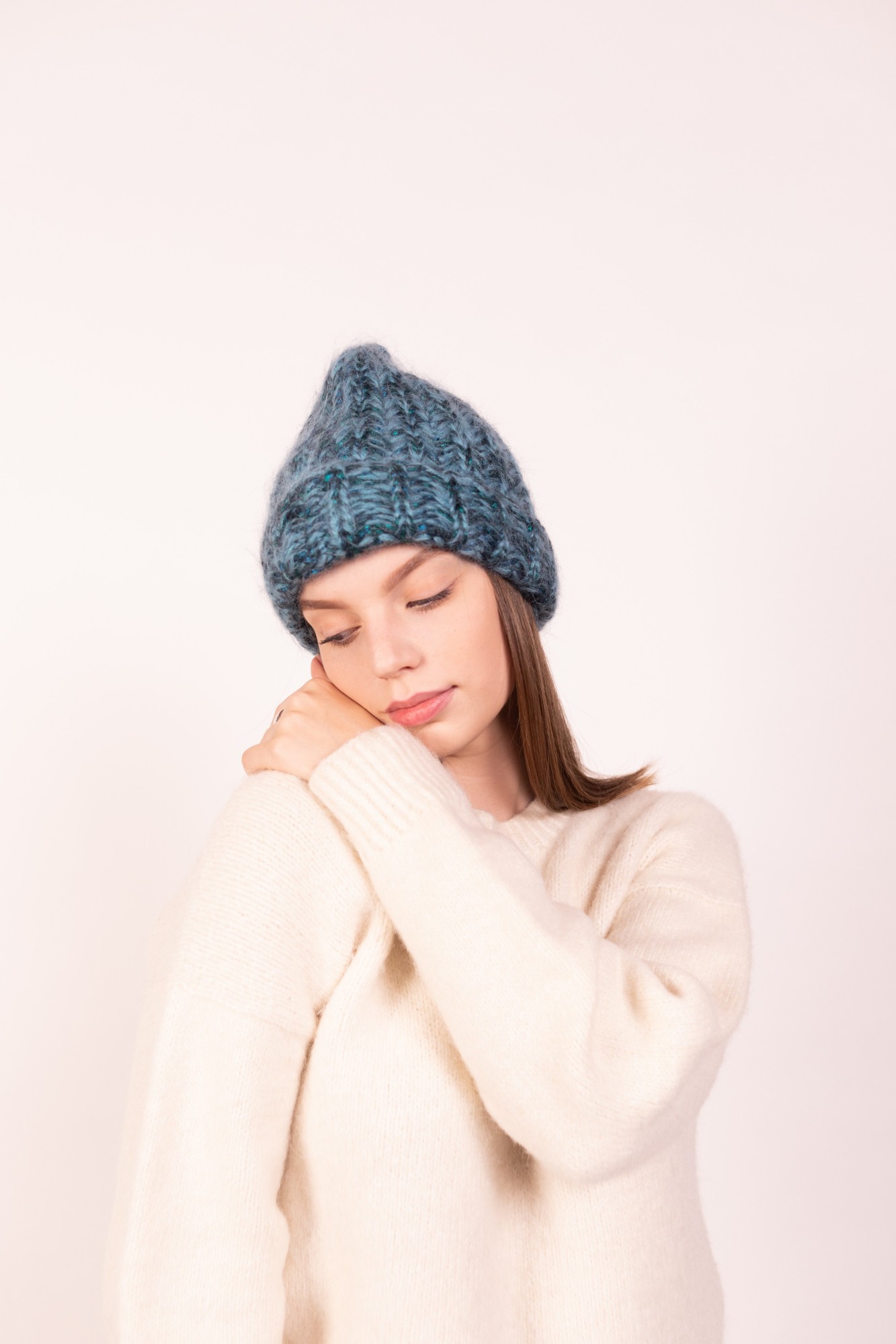 

Шапка женская ручной работы Hats_with_love 55 Голубая