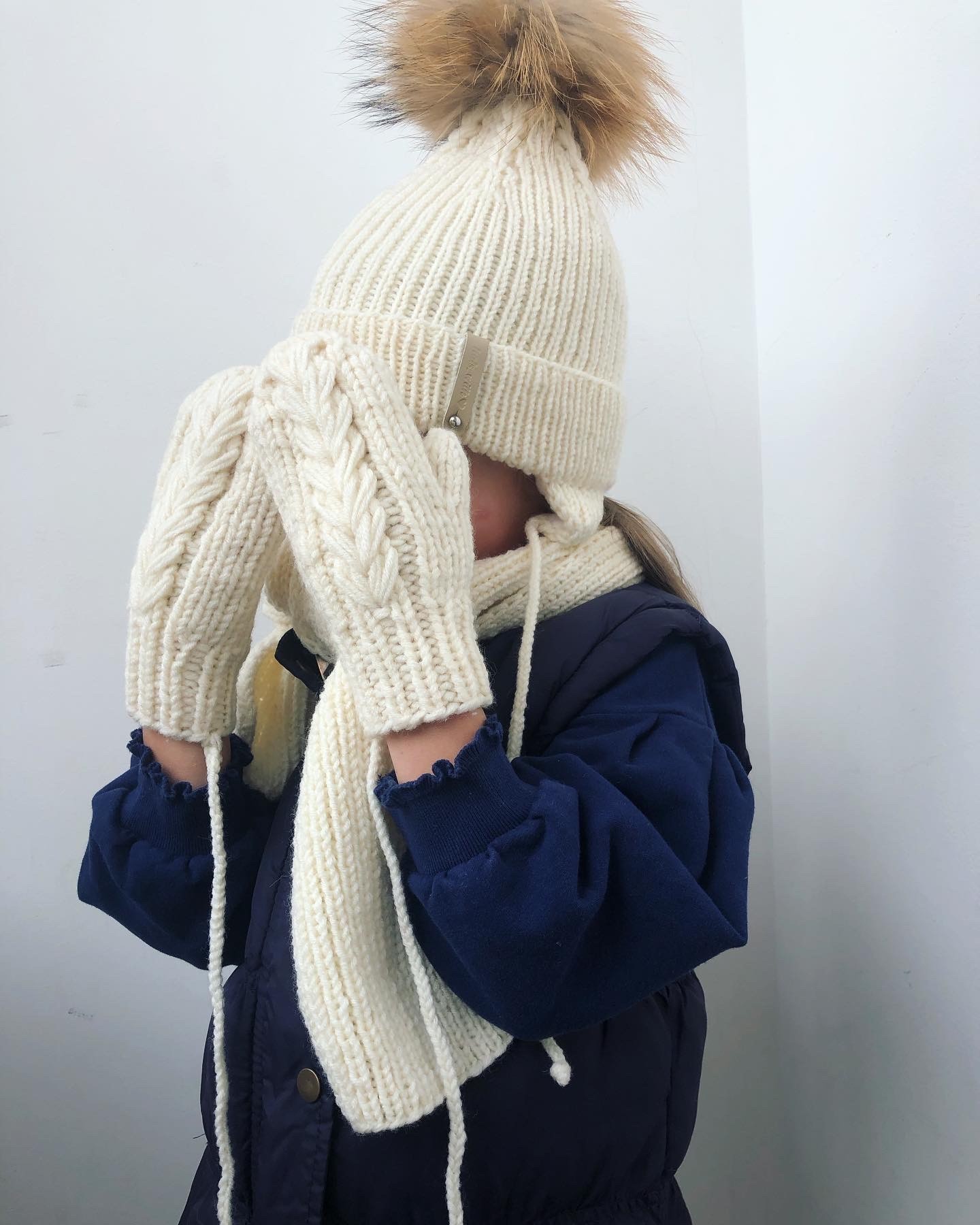 

Детский зимний комплект Hats_with_love 49 Молочный