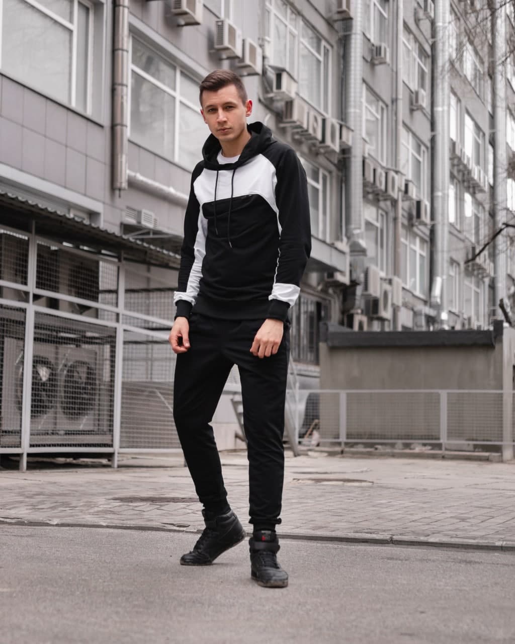 

Спортивный костюм Bruno  Черно-белый, Спортивный костюм Bruno XL Черно-белый