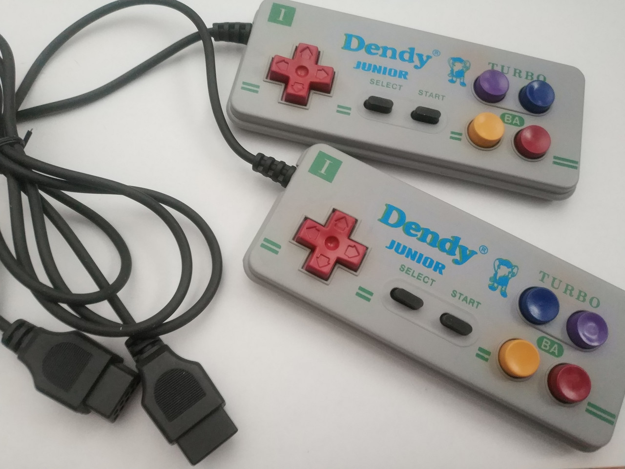 

Джойстик Dendy Junior Turbo 8-bit с узким (9pin) разъемом прямоугольный