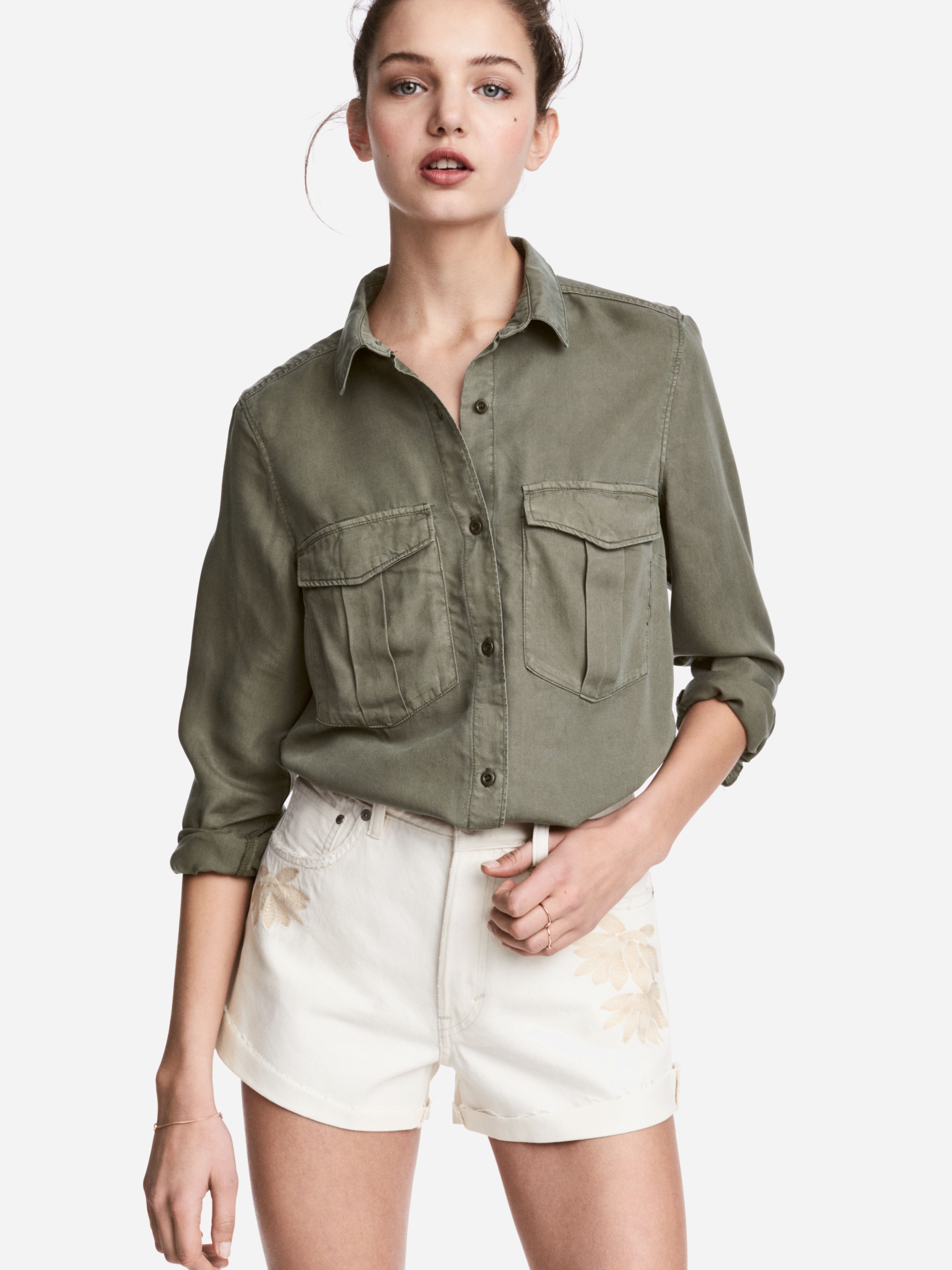 

Рубашка H&M XAZ126751DNBA  Бледно-зеленая, Рубашка H&M XAZ126751DNBA 42 Бледно-зеленая