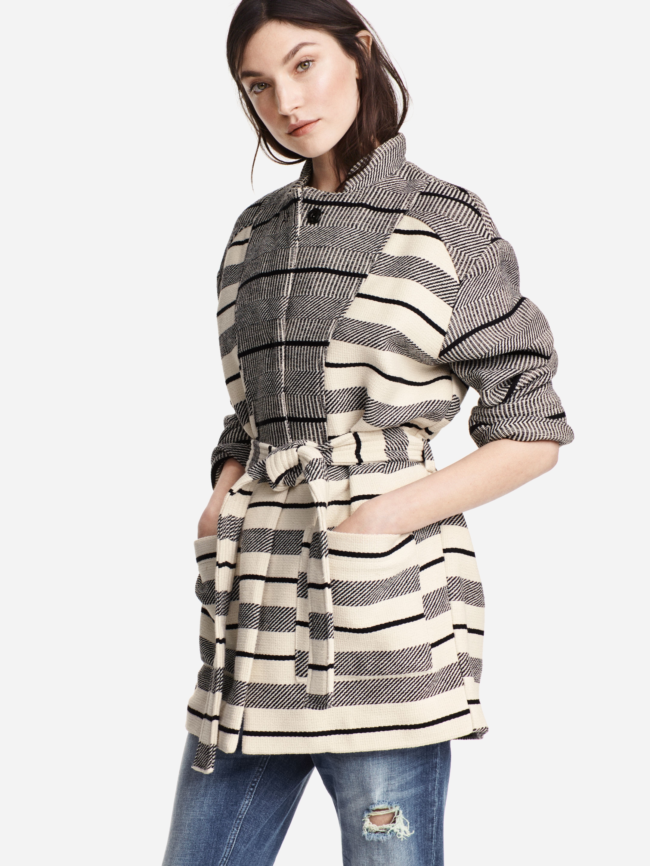 

Жакет H&M XAZ175551CHNV 40 Молочный с черным