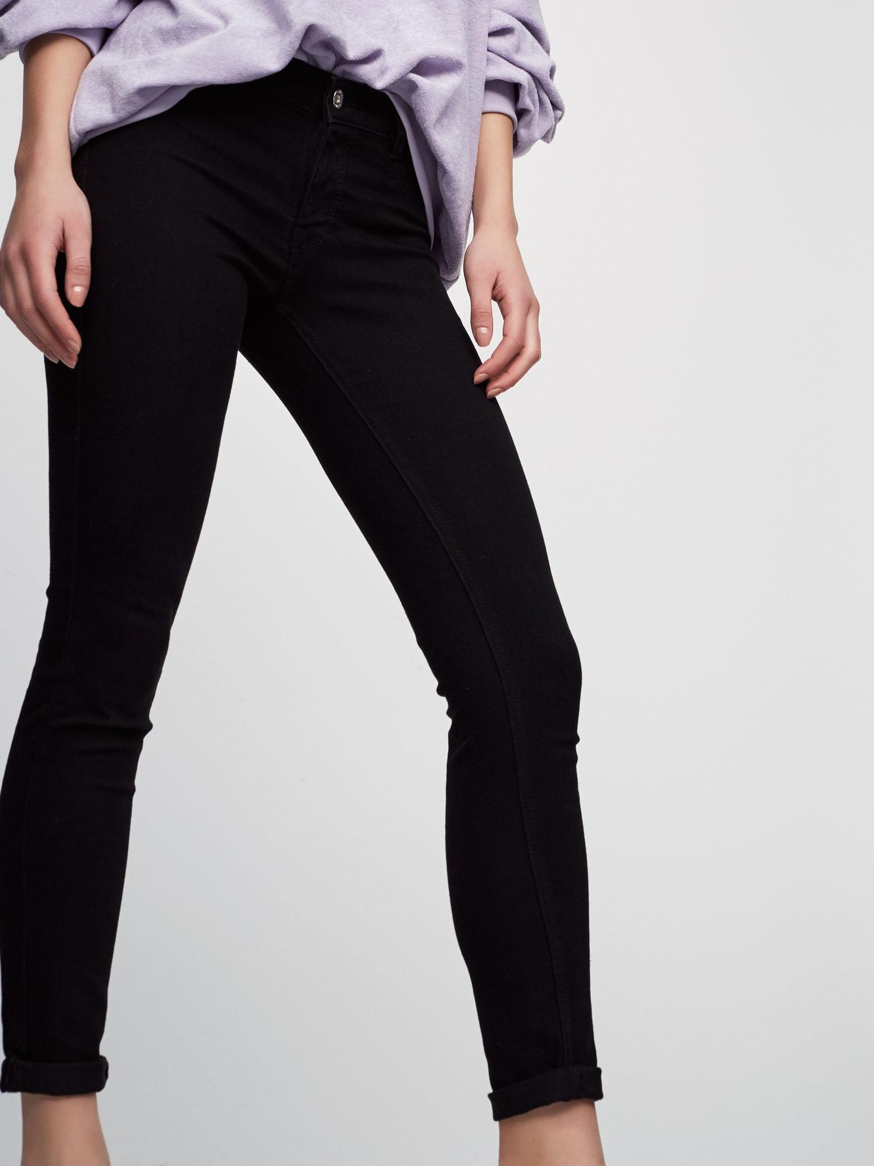 

Джинсы Pull & Bear 5682/311/800-AAAD 32 Черные