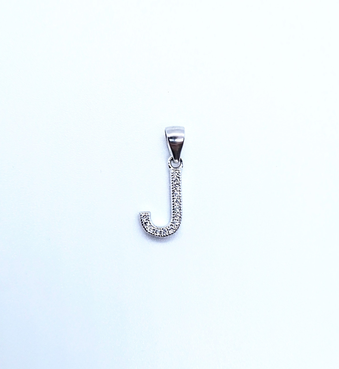 

Кулон буквой J 40218