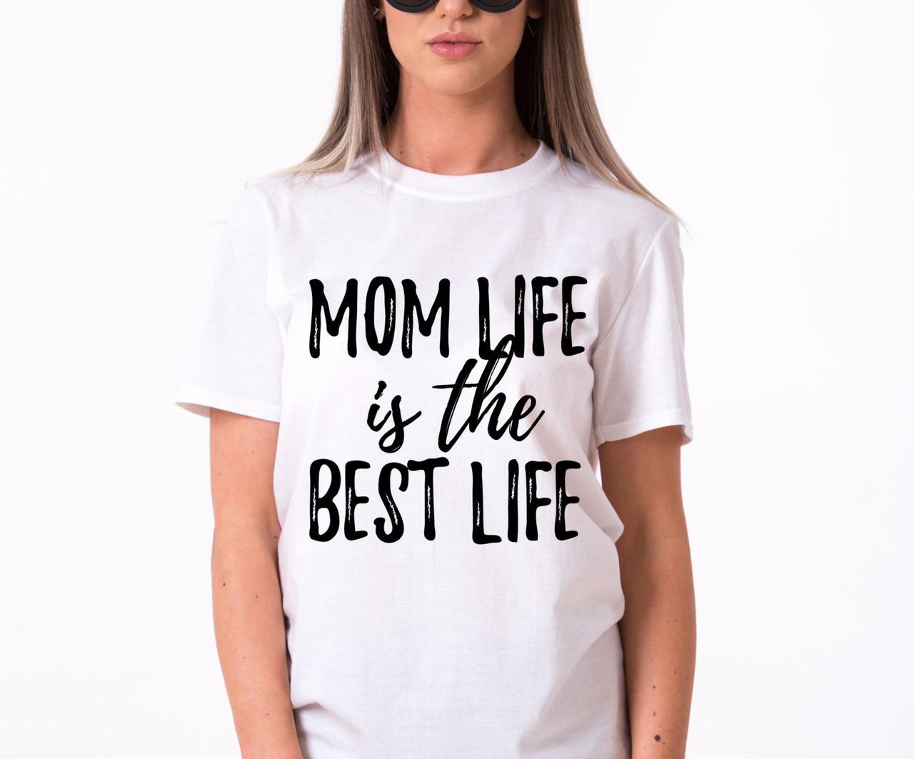 

Футболка хлопковая Fruit of the Loom Mom life is the best life Белая M