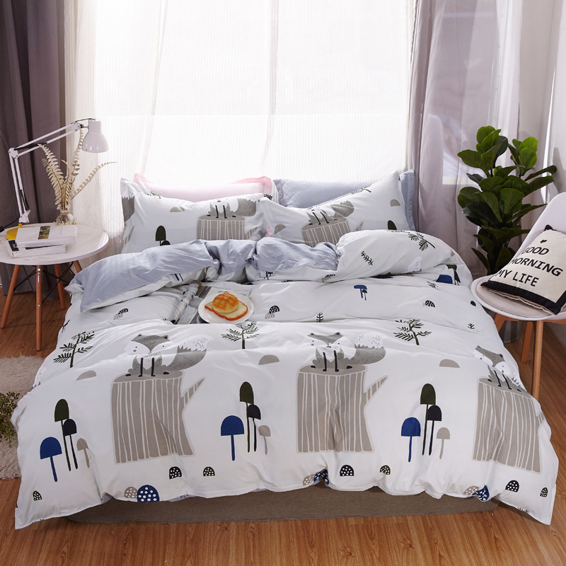 

Комплект постельного белья белый с серым Лиса на пне (полуторный) Berni Home