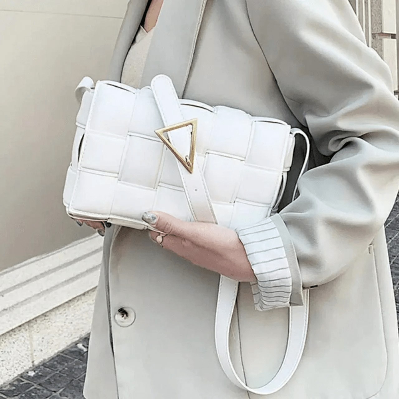 

Женская сумка Smooza через плечо белая (1253-white)