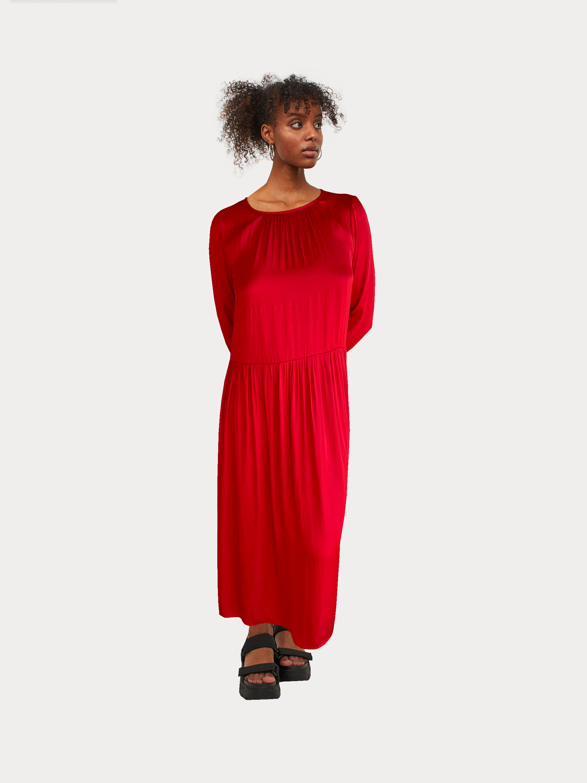 

Платье H&M 928277b28 L Красное