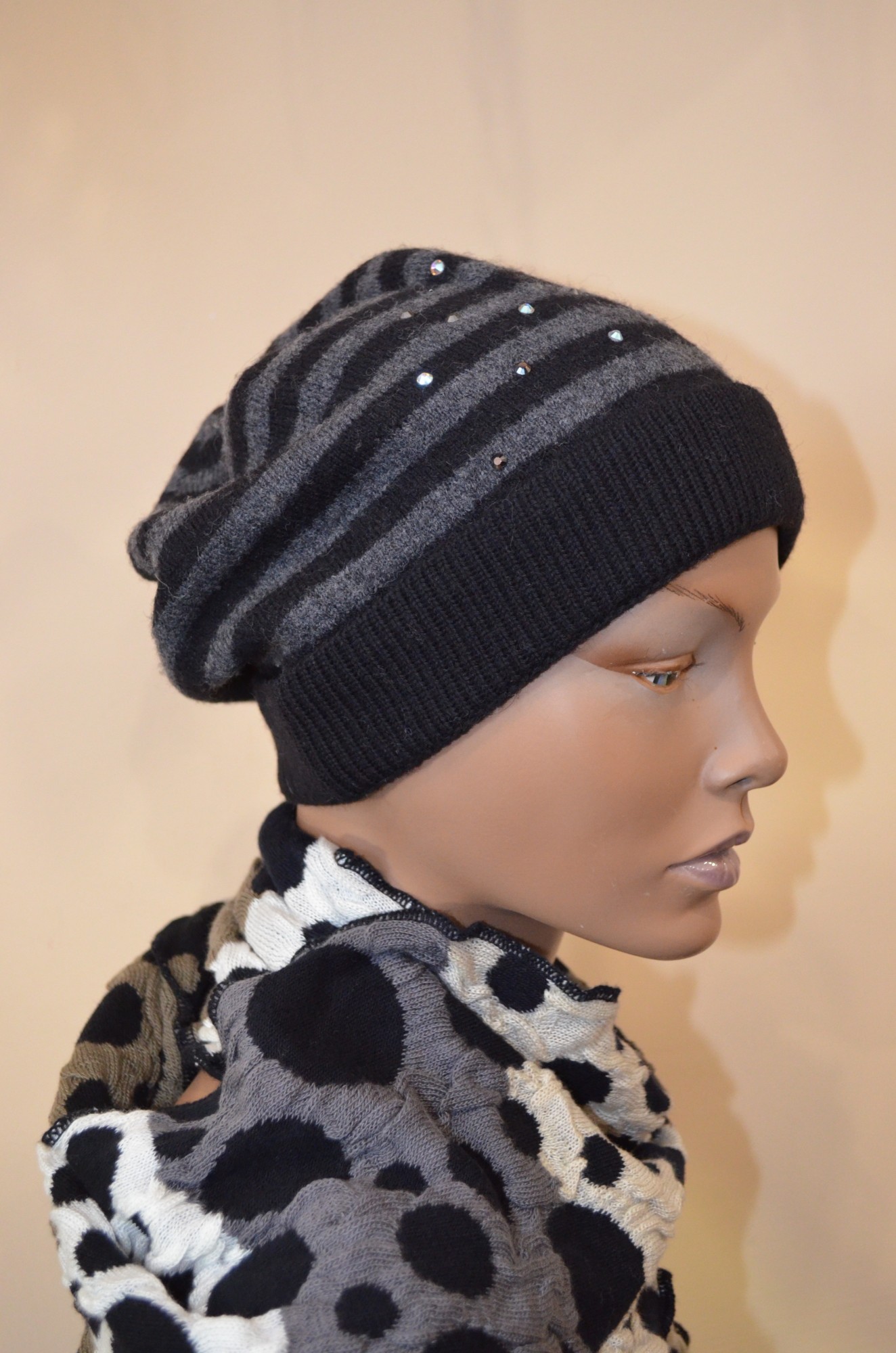 

Шапка теплая шерстяная с отворотом.5214