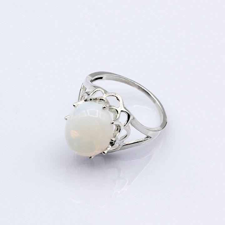 

Серебряное кольцо с лунным камнем 17,5 размер
