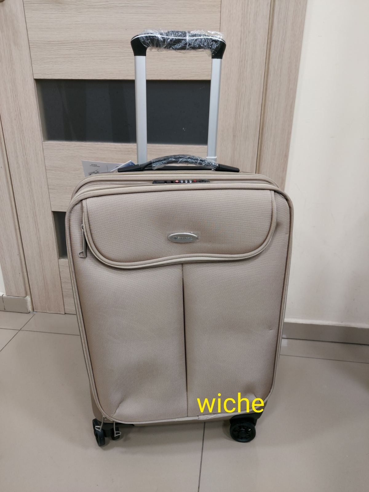 

Чемодан SNOWBALL 61903 шампань голд розмір S