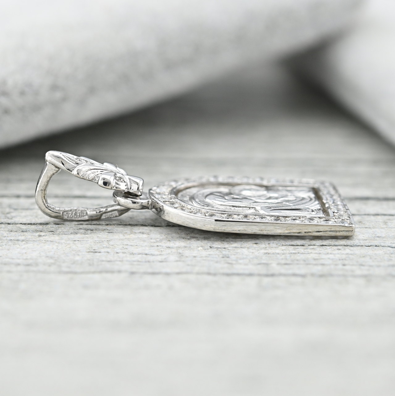 

Серебряная иконка Божья Матерь ps30237p размер 26х12 мм белые фианиты вес 1.94 г