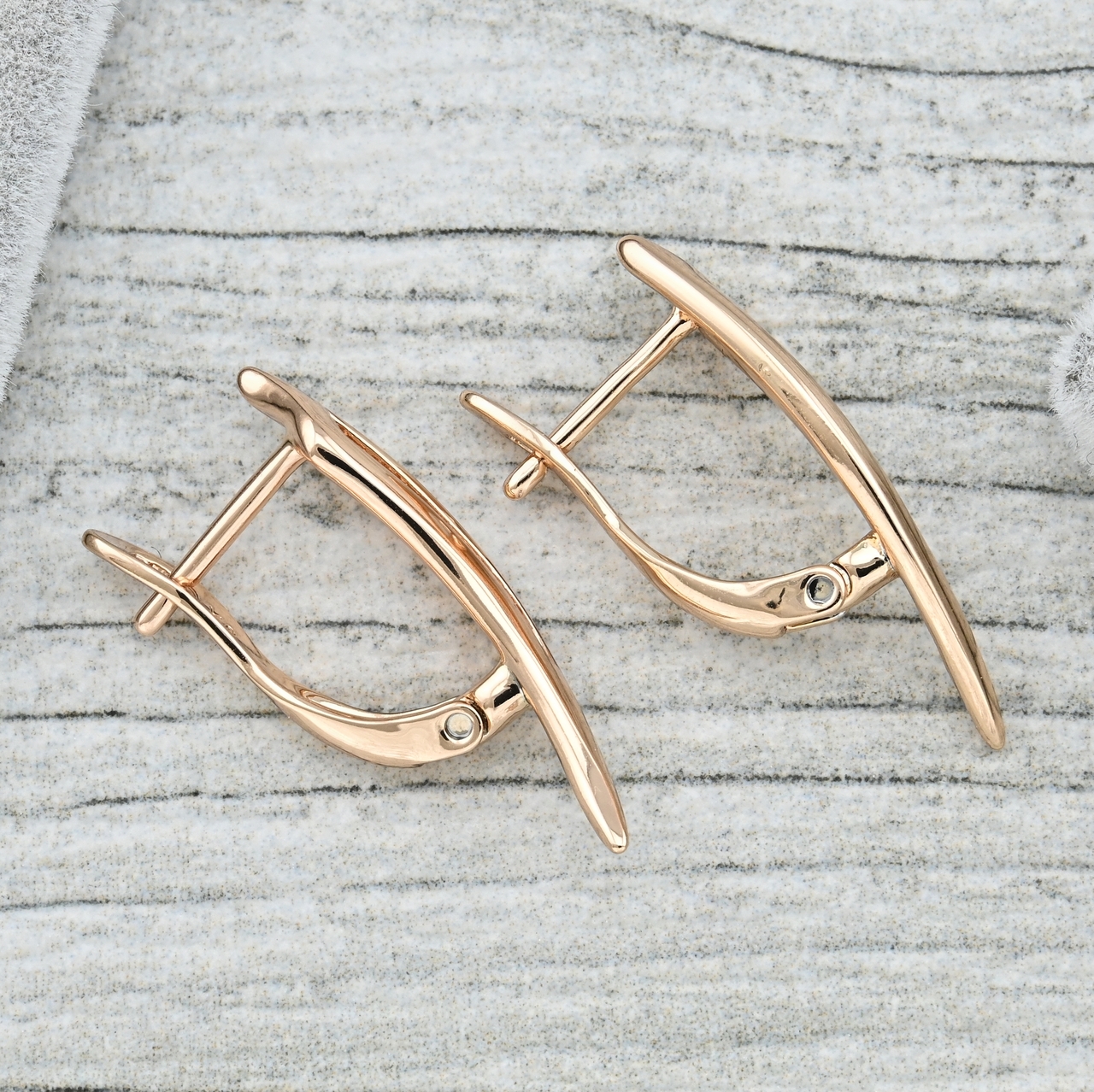 

Серьги Xuping 35556 размер 24х5 мм вес 2.2 г позолота 18К