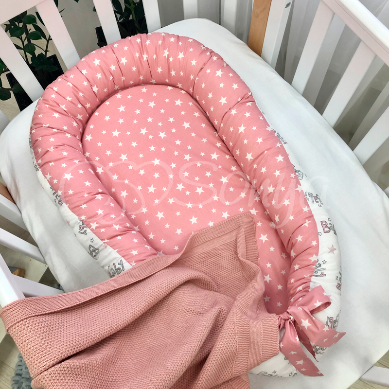 

Кокон для новорожденных Маленькая Соня Baby Desing Premium Baby серо-пудровый 65*90 см поплин детский арт.5019461