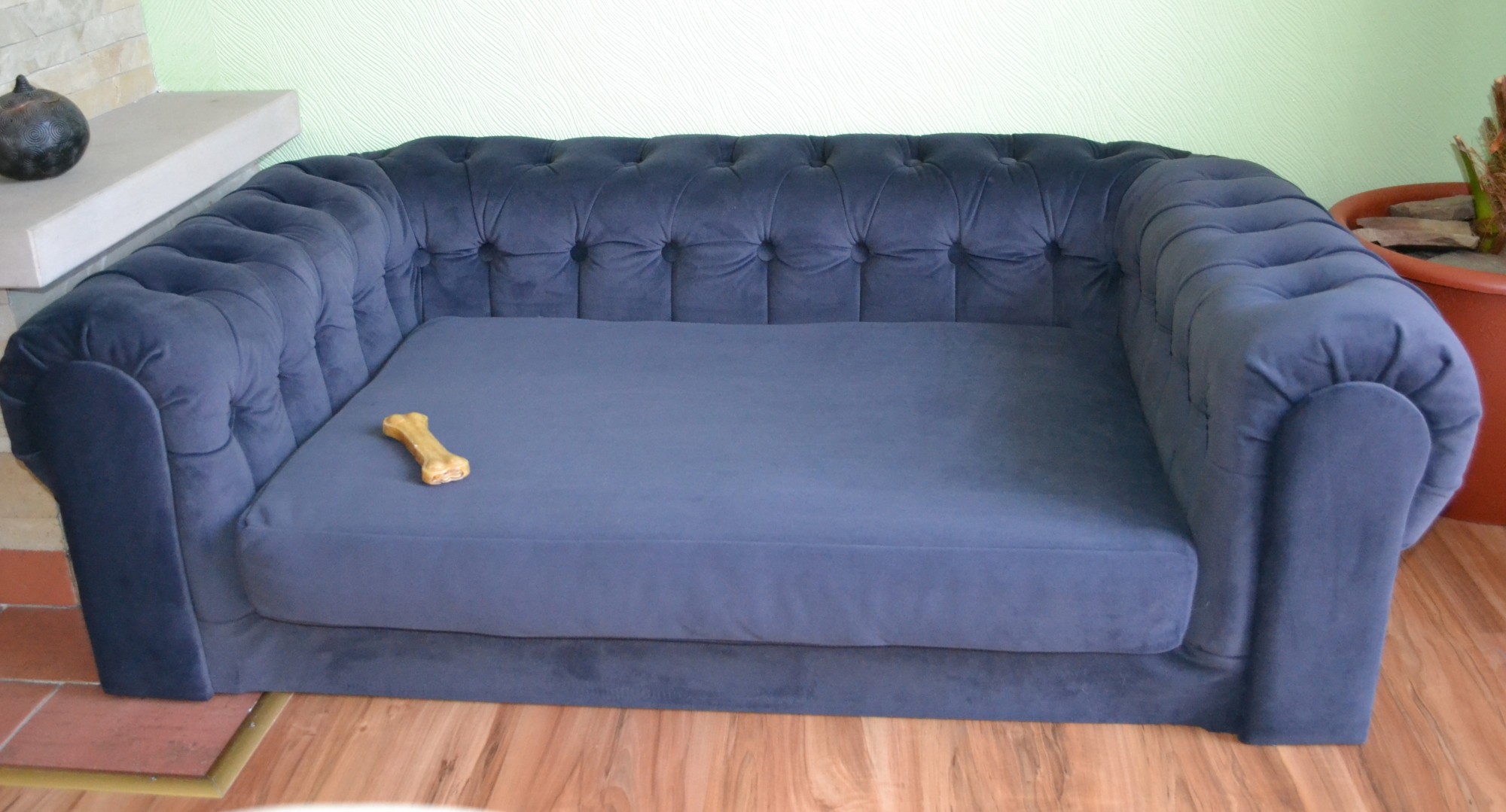 

Ліжко Chesterfield для собак Sovereign 018 темне велюр велике 1300*800*400