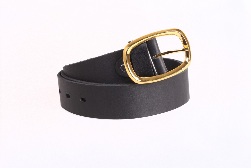 

Женский кожаный ремень с классической пряжкой D-Belts S0272 черный (130 см х 4 см)