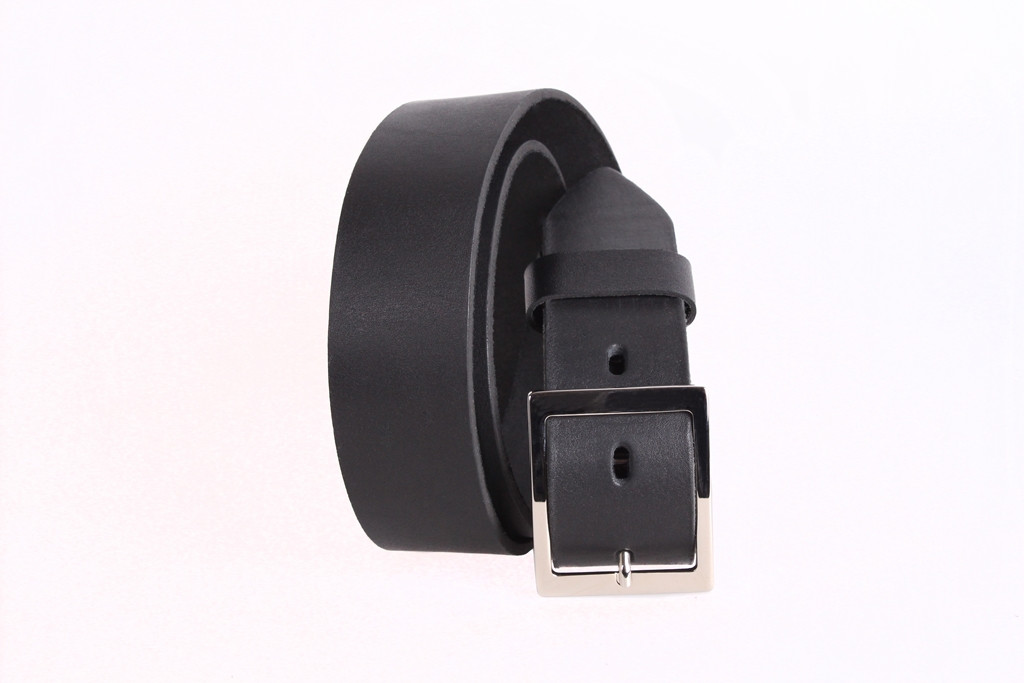 

Кожаный ремень с классической пряжкой D-Belts S0254 черный (125-130 см х 4 см)