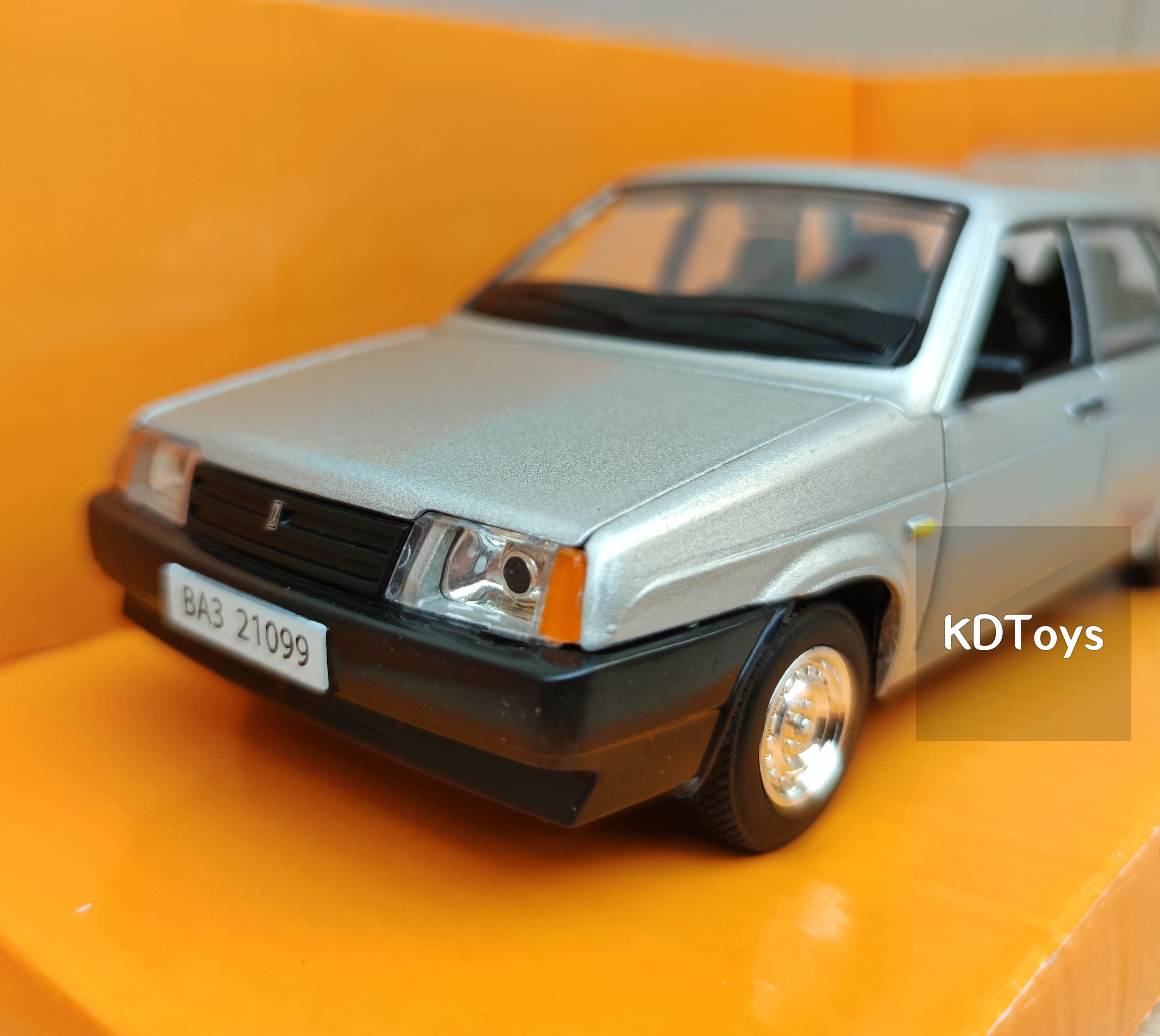 

Металлическая машинка ВАЗ-21099 "Девяносто девятая" "АВТОПРОМ" со светом и звуком размер 18*7 см масштаб 1:22