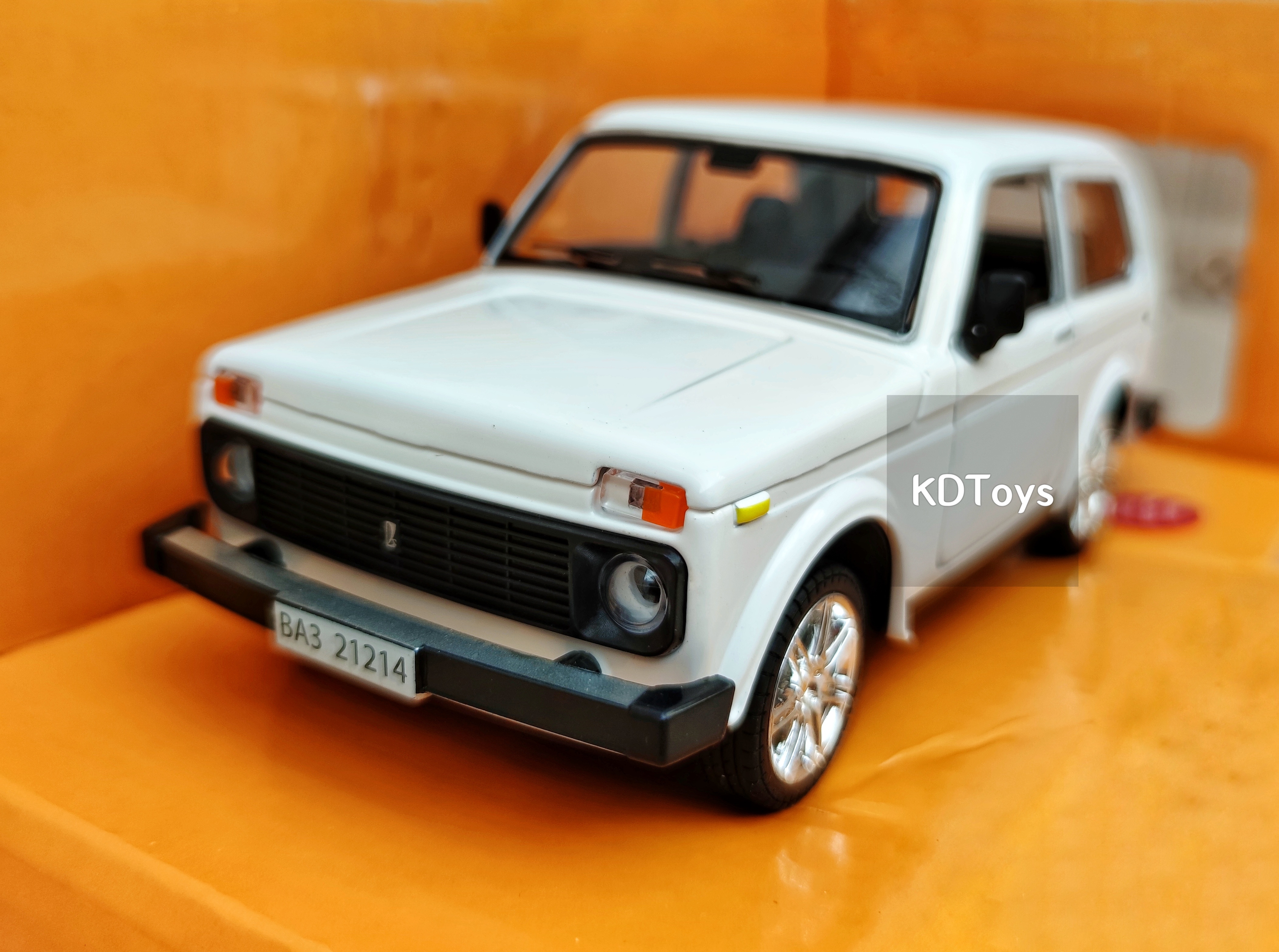 

Металлическая машинка ВАЗ-2121 "Нива Niva" "АВТОПРОМ" со светом и звуком размер 17*8 см масштаб 1:22 белая