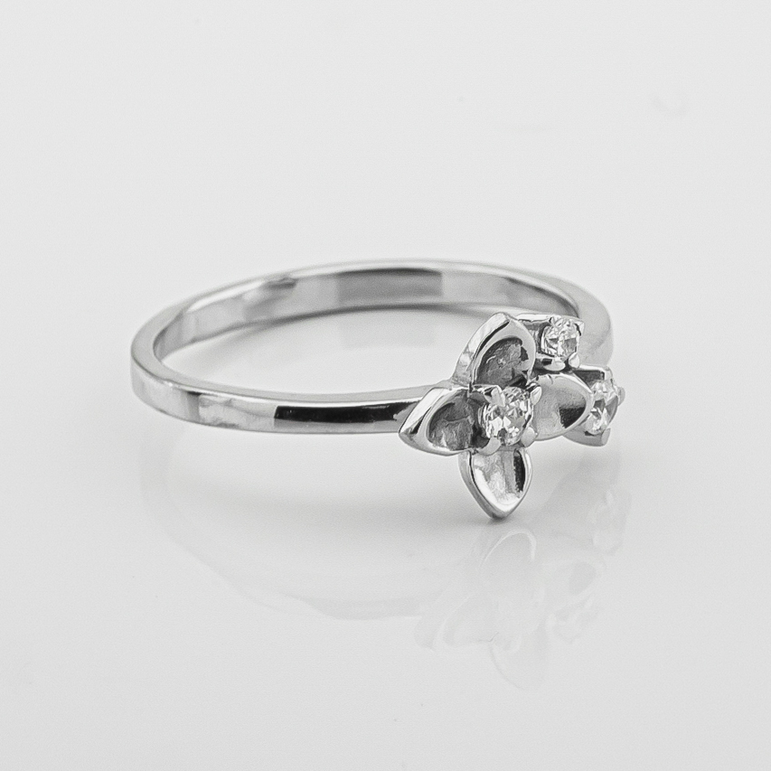 

Серебряное кольцо Цветок с фианитами 111097-4 Диамант, 17,5 размер