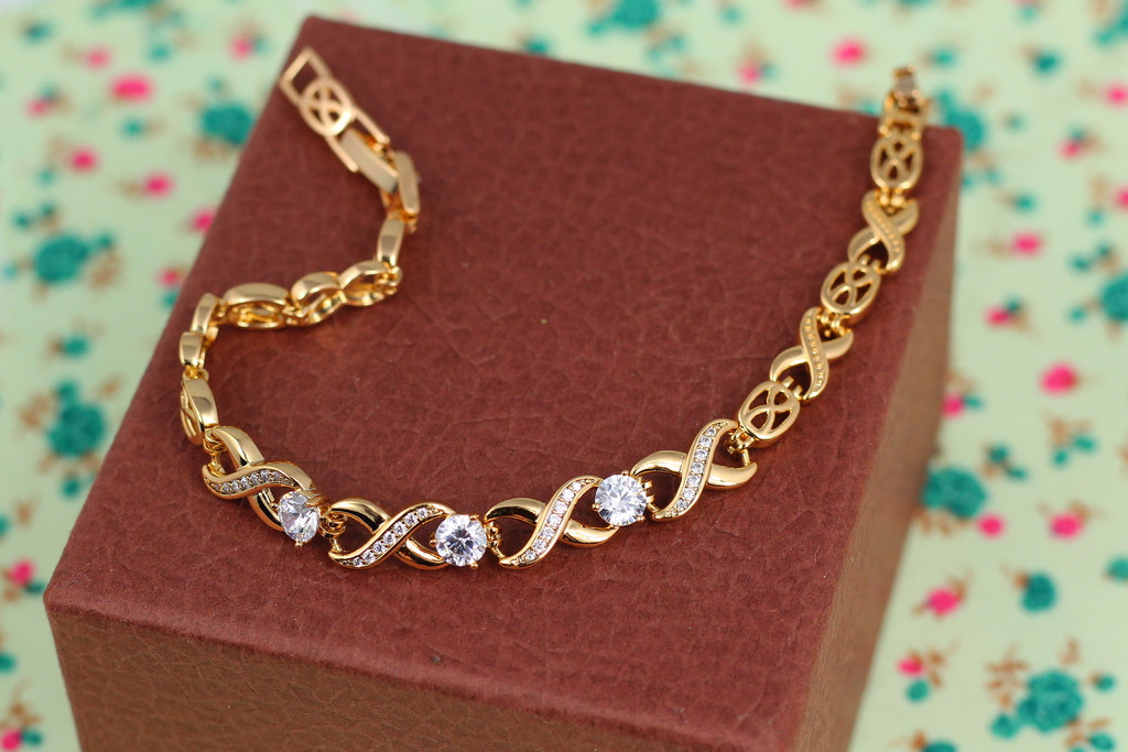 

Браслет Xuping Jewelry коса с вплетенными фианитами 21 см 7 мм золотистый